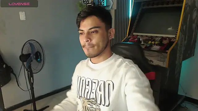 Bastian MCcormick online show from 11-23-25, 04:11