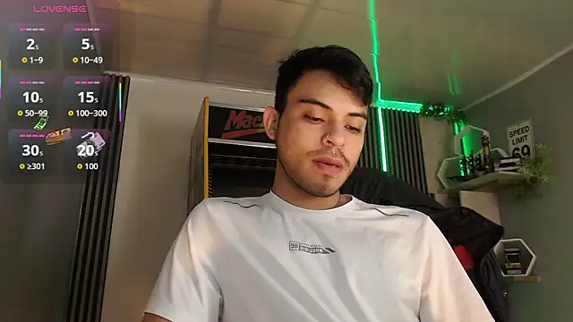 Bastian MCcormick online show from 10-06-25, 01:34