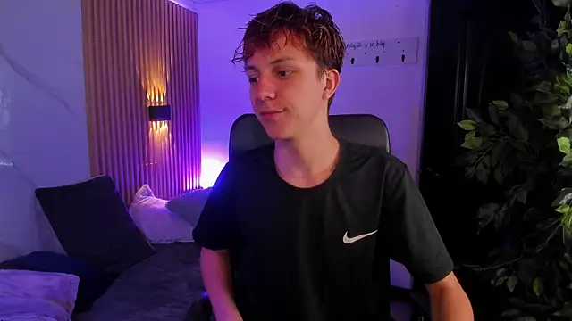 Snapshot of IM_DAREN chatting on 04-06-26, 01:12 IM DAREN online show from 04-06-26, 01:12