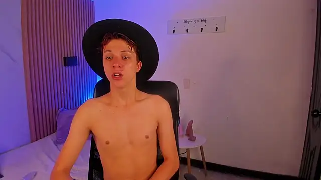 Snapshot of IM_DAREN chatting on 04-03-26, 11:44 IM DAREN online show from 04-03-26, 11:44