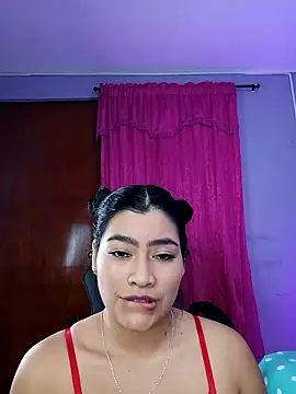 Snapshot of LunaaRosse chatting on 10-01-25, 02:27 LunaaRosse online show from 10-01-25, 02:27