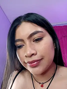 Snapshot of LunaaRosse chatting on 10-20-25, 02:35 LunaaRosse online show from 10-20-25, 02:35