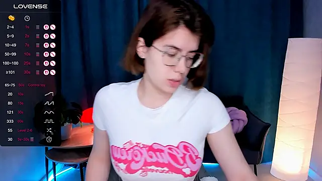 BellaCaress online show from 11-30-25, 02:23