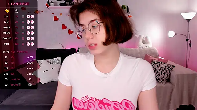 BellaCaress online show from 11-28-25, 02:23