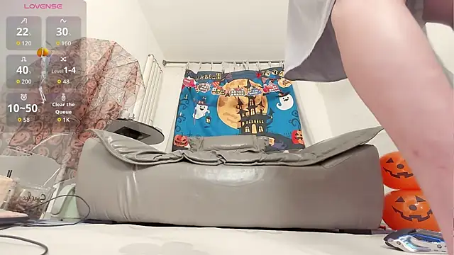 fox-yiyi online show from 10-25-25, 12:04