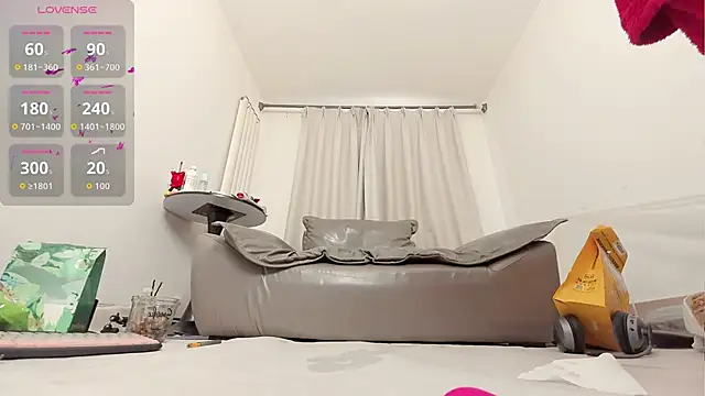 fox-yiyi online show from 10-18-25, 07:54