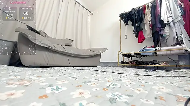 Snapshot of fox-yiyi chatting on 01-17-26, 08:07 fox-yiyi online show from 01-17-26, 08:07