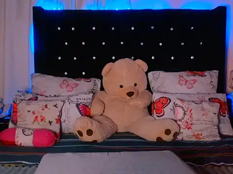 Snapshot of ReePassion chatting on 10-31-25, 02:02 ReePassion online show from 10-31-25, 02:02