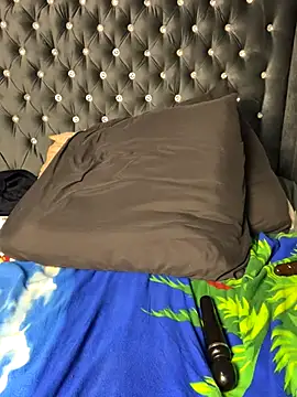 Kikie23 online show from 10-28-25, 06:40