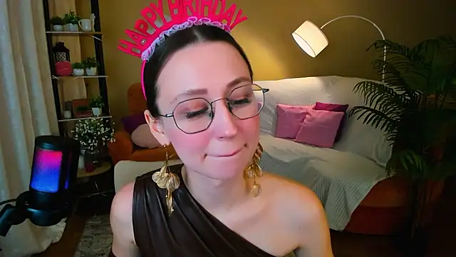 YourLovellyStory online show from 01-18-26, 04:54