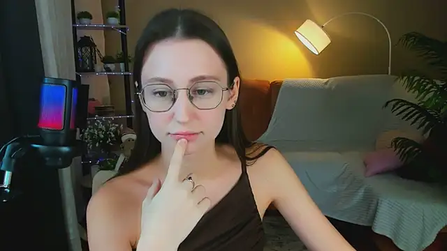 YourLovellyStory online show from 11-28-25, 04:40