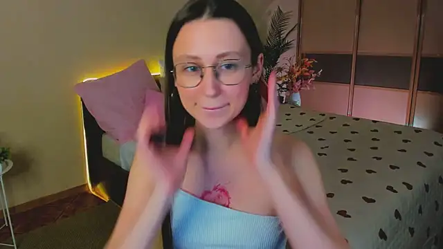 YourLovellyStory online show from 04-21-26, 04:35