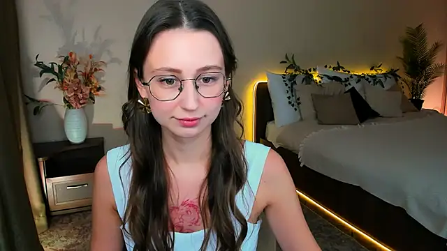 YourLovellyStory online show from 09-14-25, 04:18