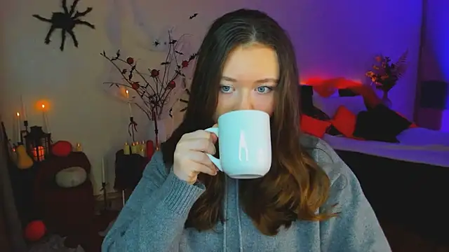 AlluringLookk online show from 10-27-25, 12:06