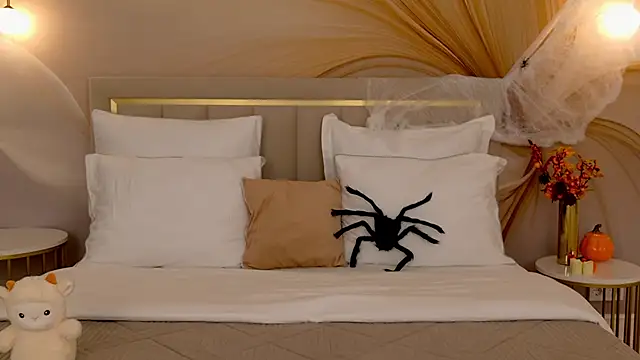 VanessaFields online show from 10-22-25, 03:11