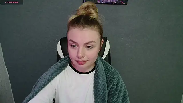 AngelicaHollywood online show from 11-04-25, 10:24