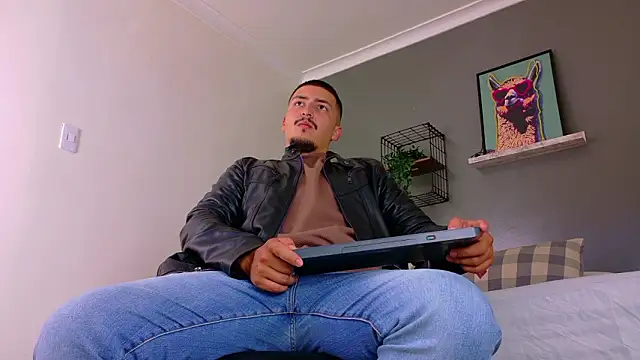 MrFox   online show from 03-10-26, 07:29