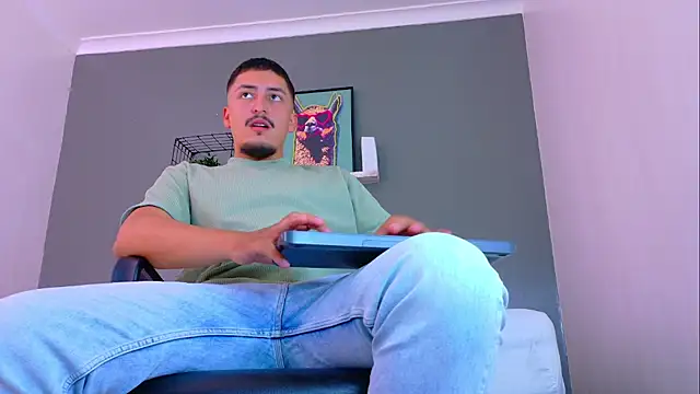 MrFox   online show from 05-26-26, 07:34
