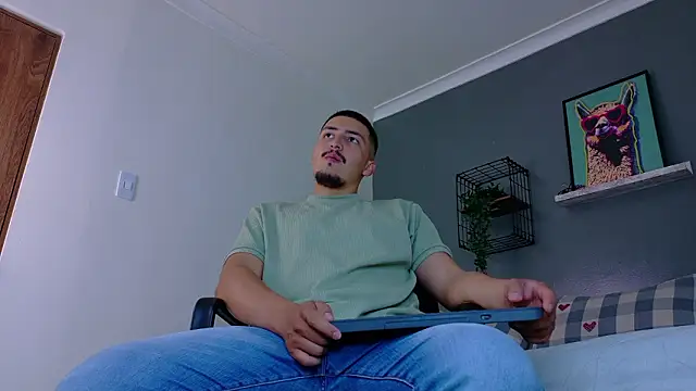 MrFox   online show from 03-16-26, 07:27