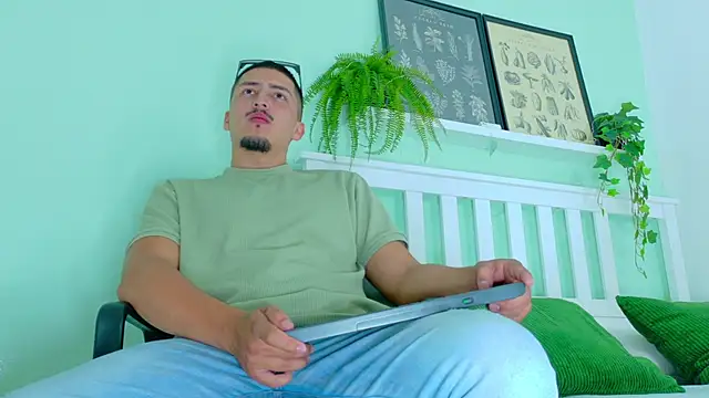 MrFox   online show from 10-17-25, 07:15