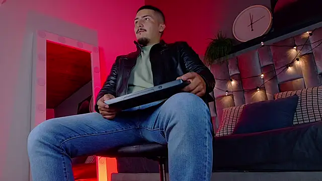 MrFox   online show from 02-16-26, 07:23