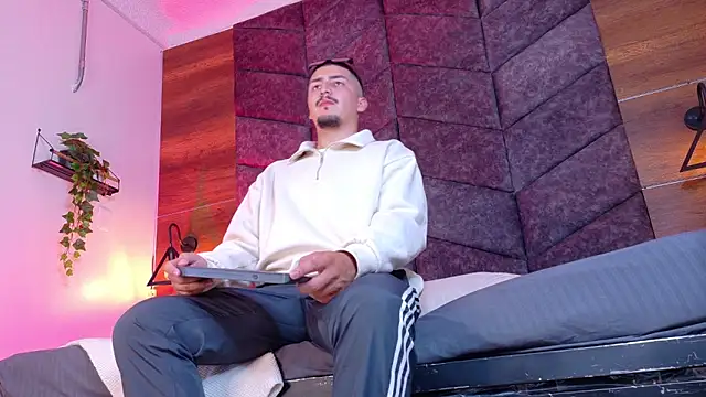 MrFox   online show from 02-02-26, 07:35