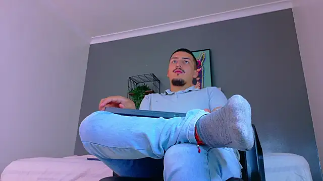 MrFox   online show from 04-18-26, 07:58