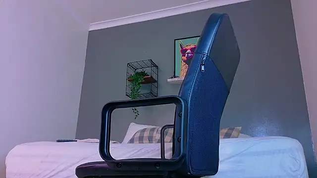 MrFox   online show from 04-18-26, 07:29