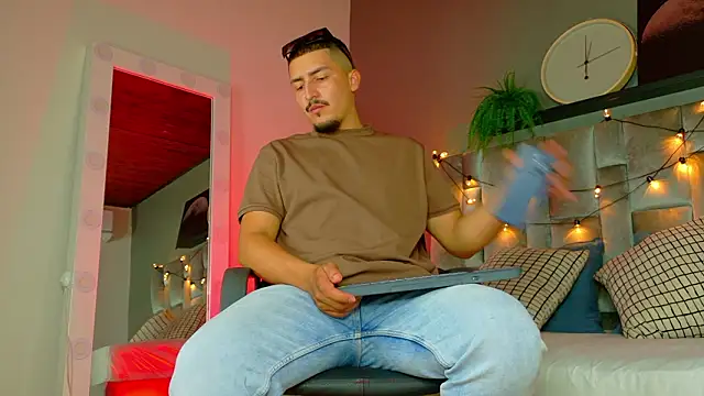 MrFox   online show from 02-17-26, 07:44