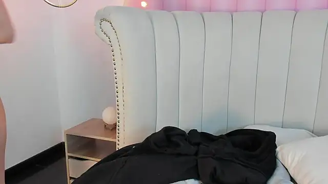 Emilia Bons online show from 02-05-26, 01:51