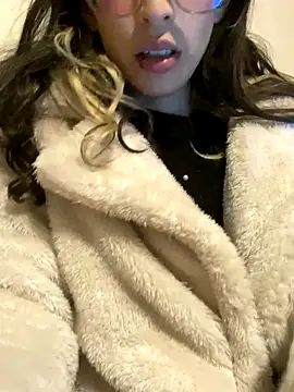 Emilia Bons online show from 10-17-25, 02:48