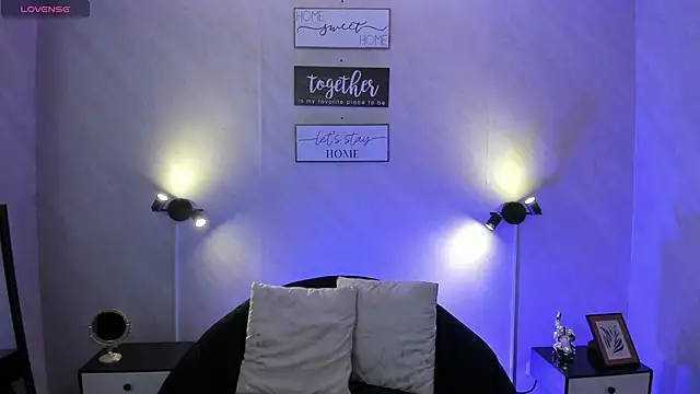 Emilia Bons online show from 10-06-25, 02:07