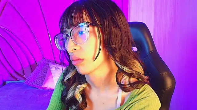 Emilia Bons online show from 04-17-26, 12:41