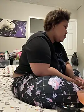 chocolate bella online show from 10-16-25, 01:47