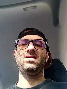 Snapshot of vasgabri chatting on 10-29-25, 10:14 vasgabri online show from 10-29-25, 10:14