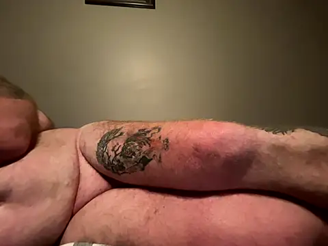 Snapshot of Reggyrabbit chatting on 10-30-25, 04:37 Reggyrabbit online show from 10-30-25, 04:37