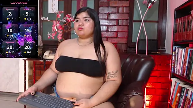 Lia Arellano online show from 10-25-25, 07:03