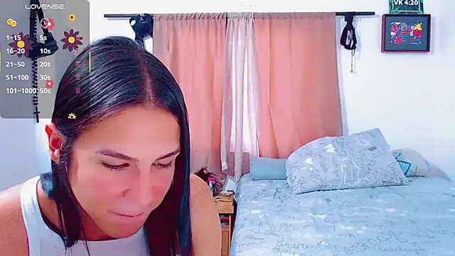 Snapshot of Azley_sweet chatting on 02-07-25, 06:56 Azley sweet online show from 02-07-25, 06:56