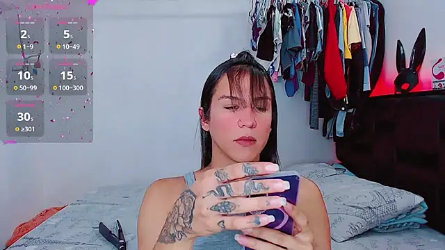 Snapshot of Azley_sweet chatting on 06-25-26, 04:45 Azley sweet online show from 06-25-26, 04:45