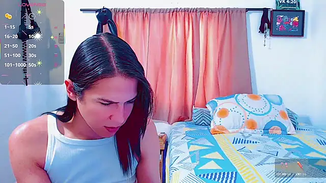 Snapshot of Azley_sweet chatting on 02-15-25, 02:33 Azley sweet online show from 02-15-25, 02:33