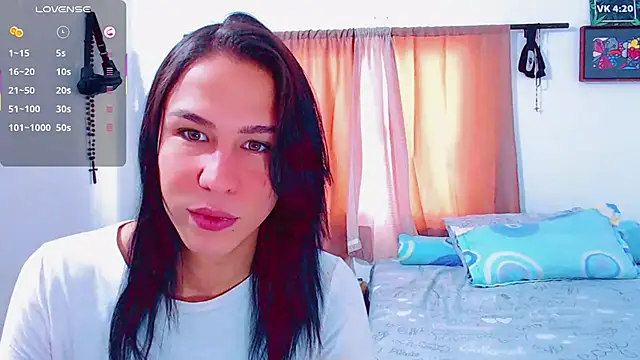 Snapshot of Azley_sweet chatting on 02-06-25, 01:43 Azley sweet online show from 02-06-25, 01:43