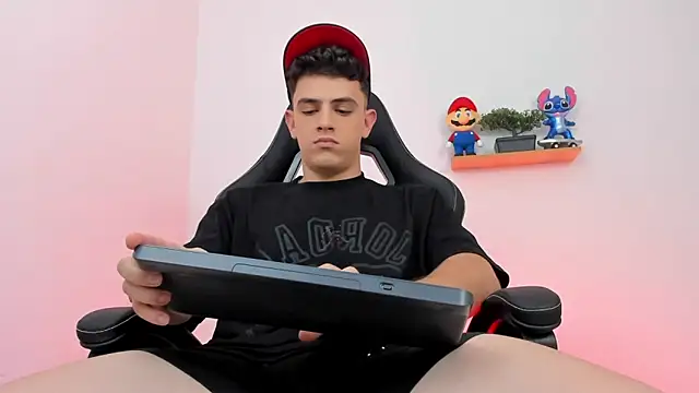 Snapshot of Mikecooper chatting on 02-28-26, 04:01 Mikecooper online show from 02-28-26, 04:01