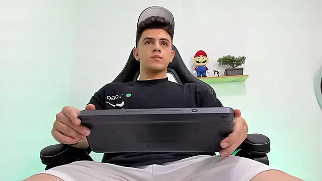 Snapshot of Mikecooper chatting on 02-05-26, 03:02 Mikecooper online show from 02-05-26, 03:02