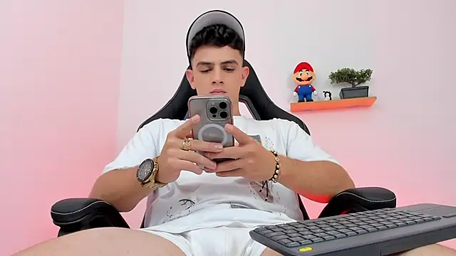 Snapshot of Mikecooper chatting on 02-17-26, 03:48 Mikecooper online show from 02-17-26, 03:48