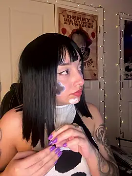 CharmingMaddie online show from 01-15-26, 05:11