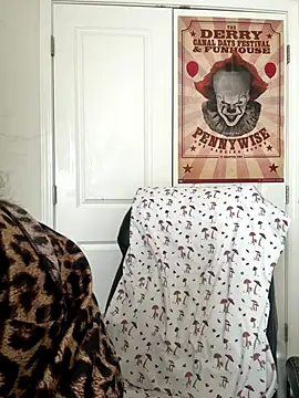 CharmingMaddie online show from 12-17-25, 04:56