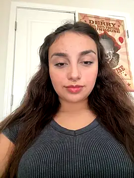 Snapshot of CharmingMaddie chatting on 10-04-25, 04:30 CharmingMaddie online show from 10-04-25, 04:30