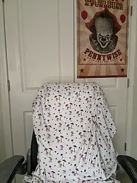 CharmingMaddie online show from 12-22-25, 07:03