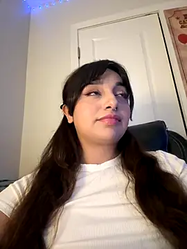 CharmingMaddie online show from 11-11-25, 04:18