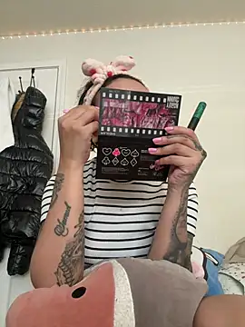CharmingMaddie online show from 05-13-26, 06:04